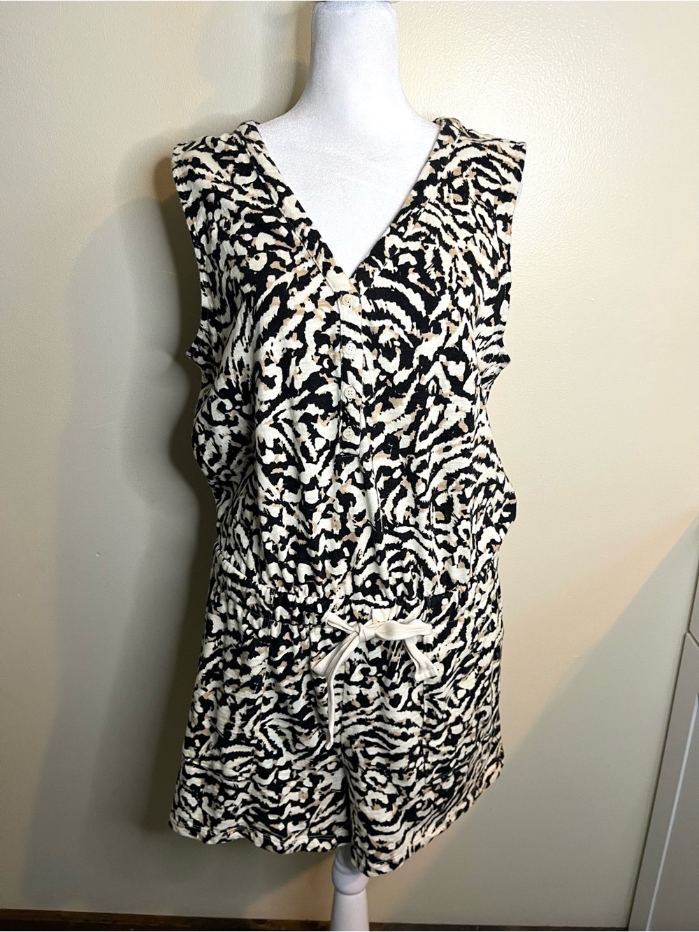 Lou & Grey Sleeveless V-Neck Drawstring Romper in Black & Cream Animal Print